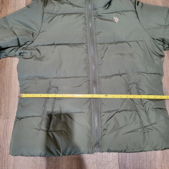 Green Hooded Puffer Coat - Picture 14 of 16